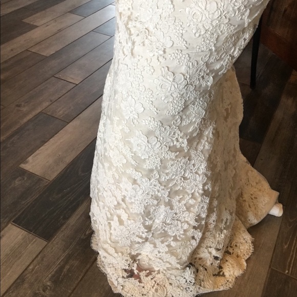 Ivory Lace/Vintage Wedding Gown - Picture 5 of 8